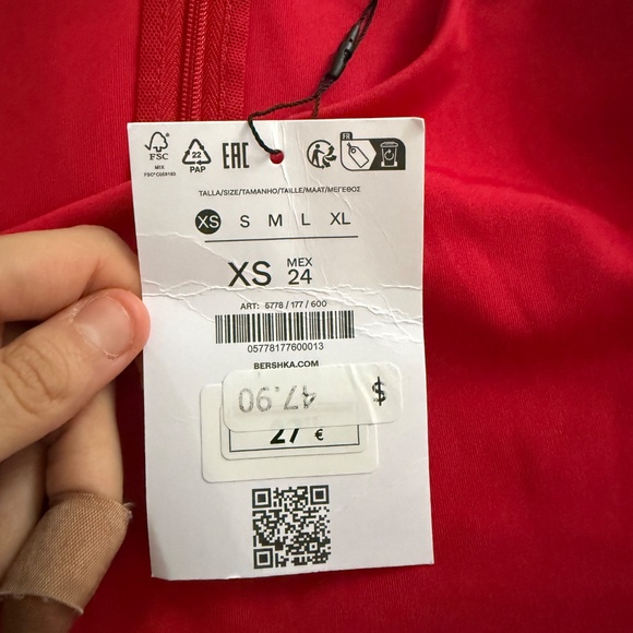 Dress red - Picture 2 of 4